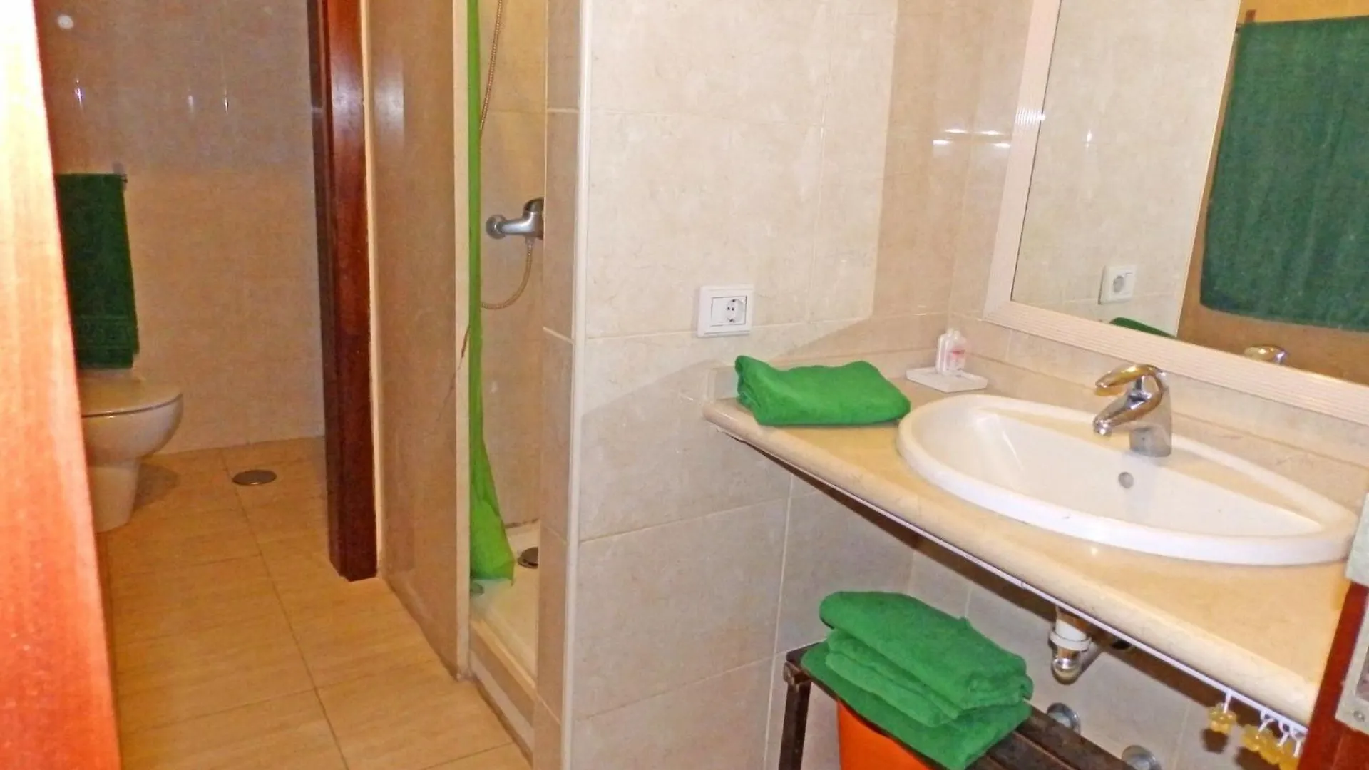 Praechtiges Duplex In Erster Linie Des Strandes El Medano  Spain